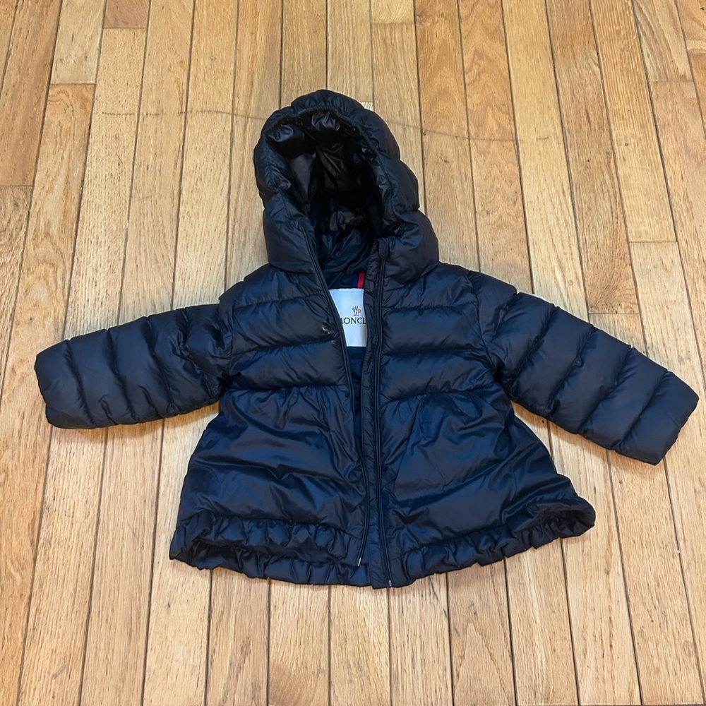 Moncler Black Puffer Jacket with Hood and Quilted Design